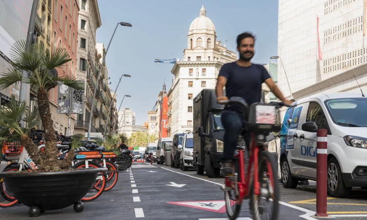 El carril bici de la plaça Catalunya, aprovat als pressupostos participatius, no es farà