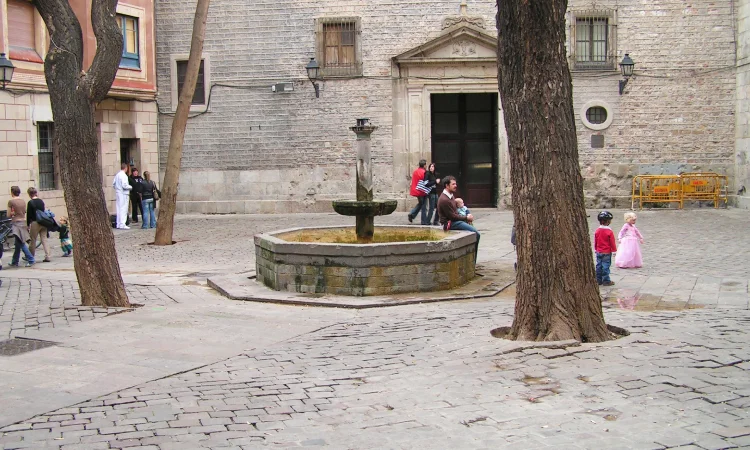 La plaça de Sant Felip Neri es tancarà en horari de pati escolar