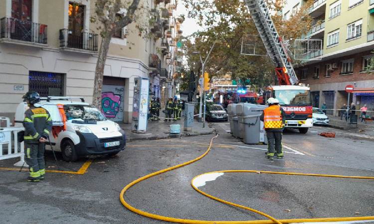 Bombers de Barcelona en un incendi