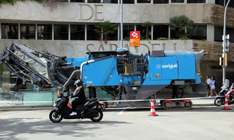 El Pla Endreça avança: la rambla de Catalunya renova el paviment de la calçada