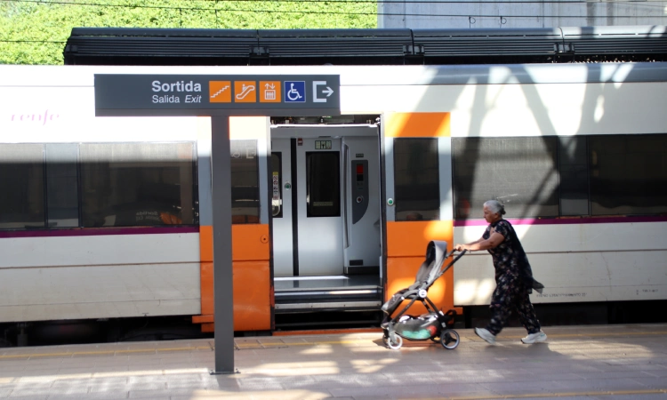 Retards a cinc línies de Rodalies per una avaria a Arc de Triomf