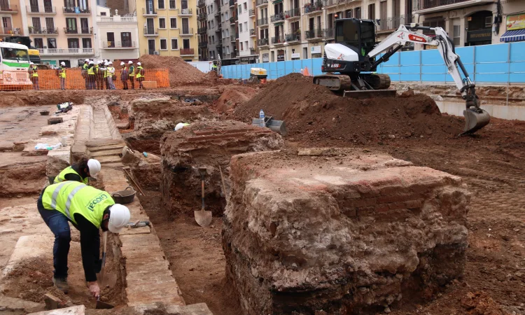 Apareixen les primeres restes de l'antiga fàbrica Puigmartí a les obres de l’Abaceria