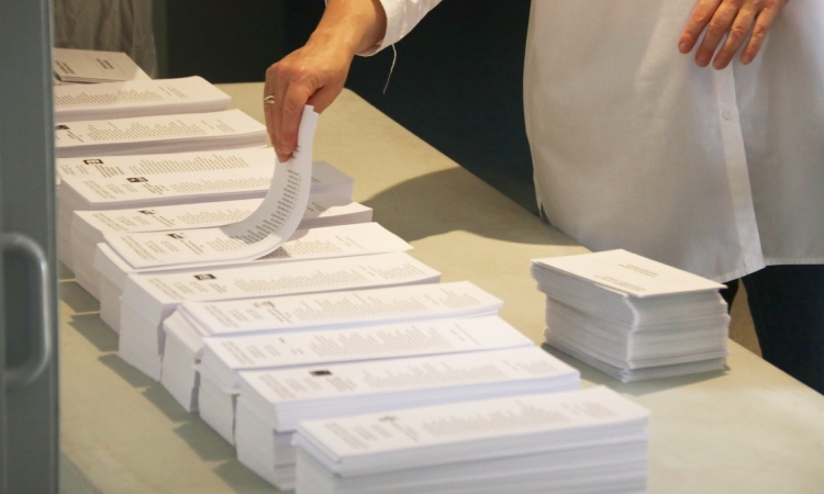 La participació electoral a les Corts a les 14h, gairebé idèntica a la del 2019