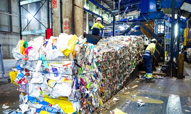 L'AMB redueix la taxa de residus als comerciants