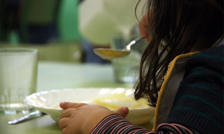 L'Hospitalet reparteix menús a 800 famílies