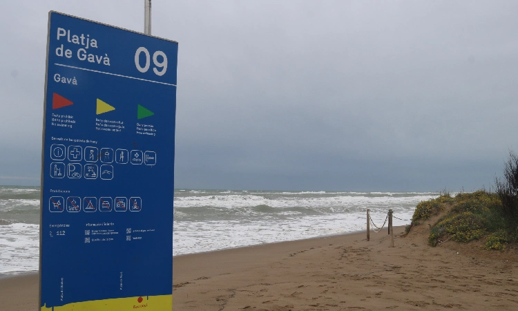 Els temporals marítims de la setmana passada fan desaparèixer la platja de Gavà