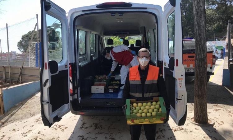 Protecció Civil permet recuperar menjar de les escoles de Castelldefels