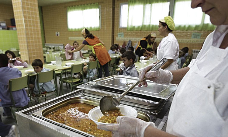 Creix un 20% el nombre d'infants que reben beques menjador a Castelldefels