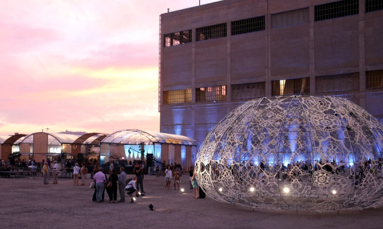 Veïns de l'àrea metropolitana reclamen una oferta cultural més accessible i sostenible a les Tres Xemeneies