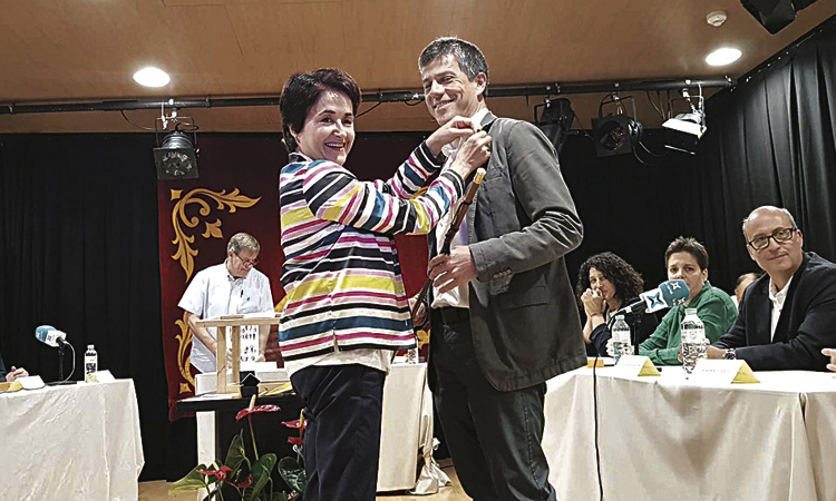 Miquel Riera pren el relleu de Pilar Puimedon a l’alcaldia d'Olesa