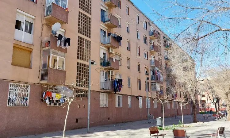 El Besòs alerta que la reforma dels blocs de pisos no arriba