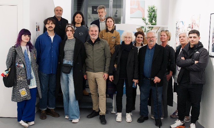 Un grup d'artistes donen suport a Collboni amb una exposició conjunta