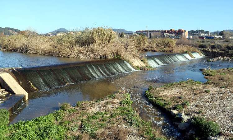 Un canal d’aigua regenerada