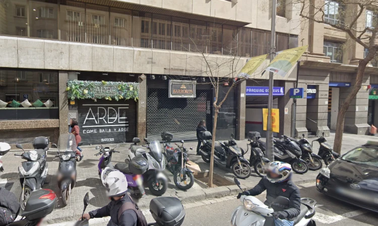 Detenen dos porters d’una discoteca del carrer Aribau per ferir greument un home