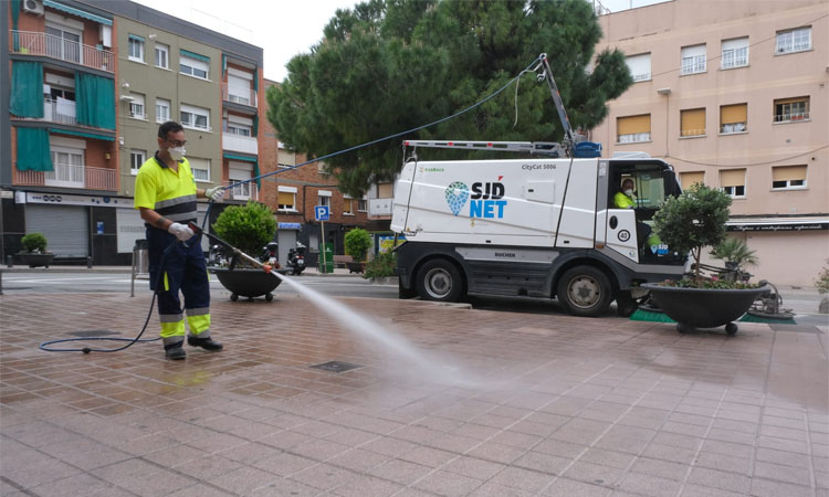 Sant Joan Despí intensifica la neteja dels carrers per la represa de l'activitat laboral