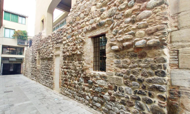 Cuidar i reivindicar el patrimoni: Granollers aprova un pla per fer lluir la muralla medieval