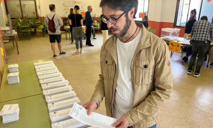 Els polítics vallesans que opten al Parlament aquest 12M voten i criden a la participació