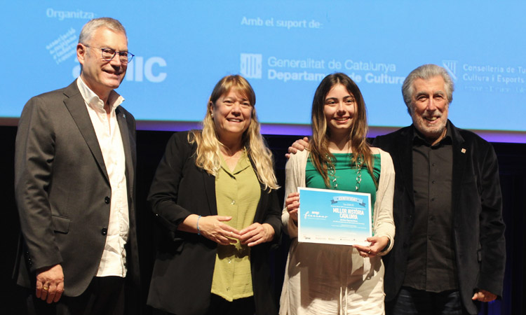 Lliurats els premis del concurs literari ‘Ficcions’ de l’AMIC, que mantenen una alta participació