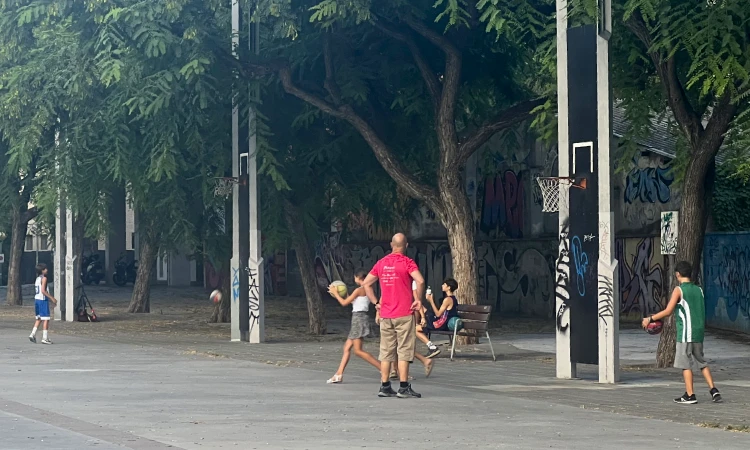 Pista de bàsquet de carrer a Badalona