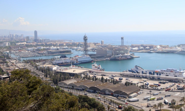 El Govern instal·larà una dessalinitzadora flotant al port de Barcelona