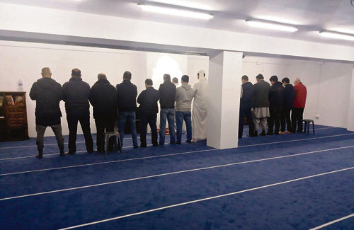 Un moment d’una pregària. Foto: Comunitat Islàmica Nou Barris