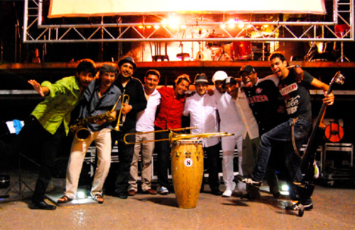La banda destaca per la seva vitalitat a dalt l’escenari. Foto: Sonora Libre