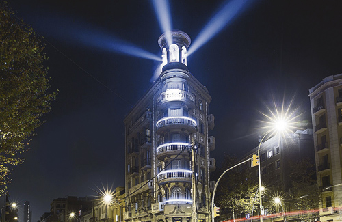 Imatge de la instal·lació lumínica a la Casa Antònia Serra i Mas.Foto: PUD
