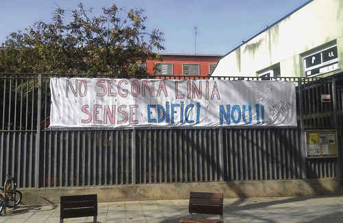 Imatge de la pancarta de rebuig a l’ampliació de l’escola. Foto: AMPA Mar Bella