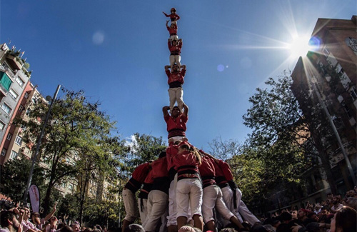 El pilar de set amb folre dels vermells. Foto: Castellers de Barcelona