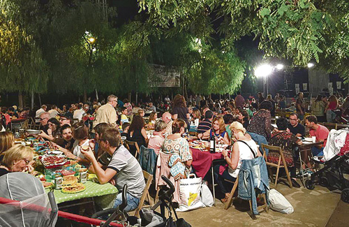 Els sopars populars són un dels atractius de la Festa Major. Foto: Twitter