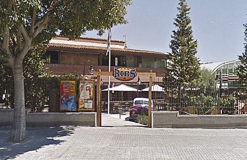 Imatge de l’entrada del restaurant Ribs. Foto: Google Maps