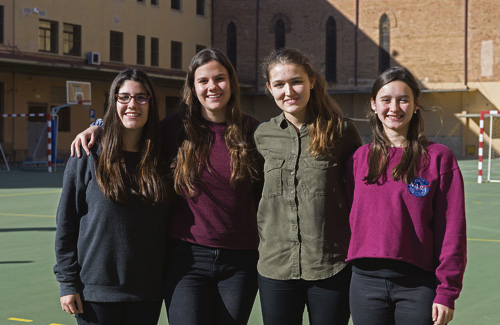 Les quatre noies que han creat el prototip de l’aplicació. Foto: Bcn Press