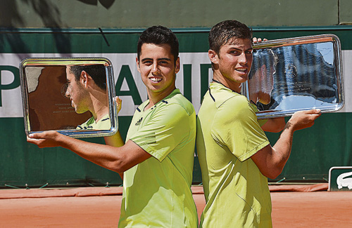 Munar (esquerra) i López (dreta), amb els trofeus de campions. Foto: RG