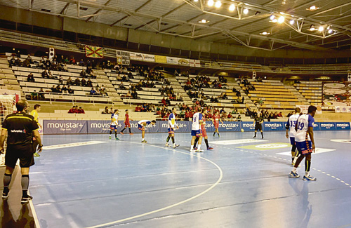 L’equip va mostrar l’orgull per empatar contra el Bada Huesca. Foto: BMH