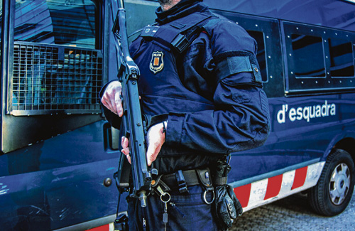 Els Mossos van fer escorcolls a l’Ametlla de manera conjunta amb la policia espanyola per ordre de la Fiscalia anticorrupció. Foto: Mossos d’Esquadra