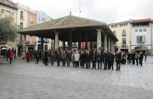 Els Ajuntaments de la comarca van guardar respectuosos minuts de silenci. Foto: Ajuntament