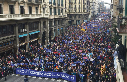 Manifestació multitudinària a Barcelona el 18-F. Foto: Twitter (@Anonima_Clot)