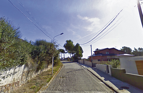 Molts carrers de la urbanització estan molt deteriorats. Foto: Google Maps