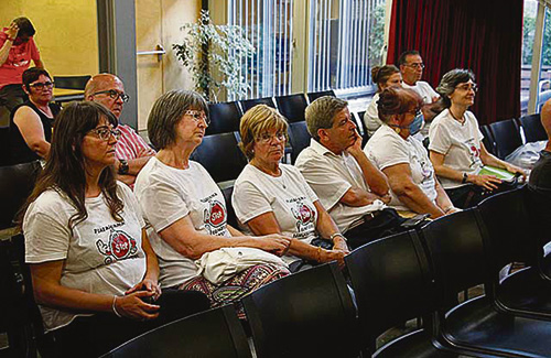 Membres de la plataforma Stop Comptadors al Ple de juny. Foto: Ajuntament