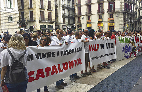 Concentració dels treballadors de Valeo davant de la Generalitat. Foto: CCOO