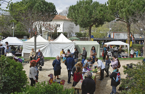 La Fira dels Horts va reunir un bon nombre de visitants al parc de la Xemeneia. Foto: Ajuntament de Ripollet