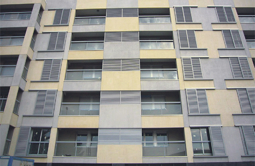 La PAH de Cerdanyola, l’Ajuntament i la cooperativa Sostre Cívic busquen solucions per donar sortida als pisos desocupats. Foto: Arxiu