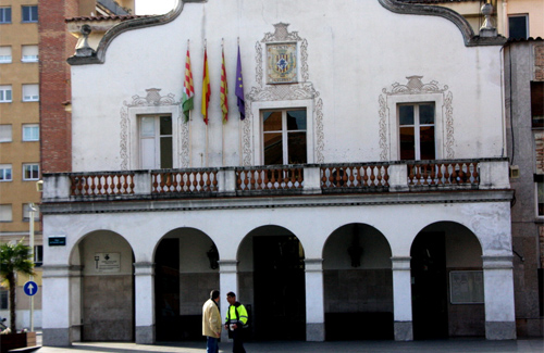 Façana del Ajuntament de Cerdanyola. Foto: Arxiu