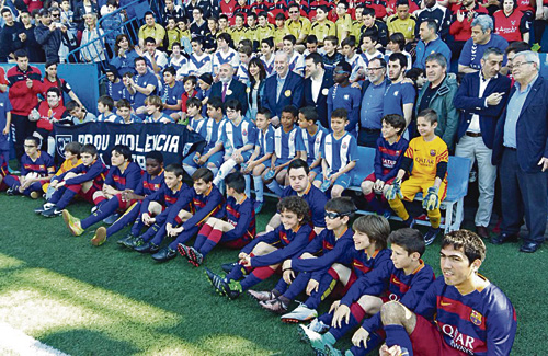 Foto de família del Dia del Futbol Inclusiu. Foto: Twitter