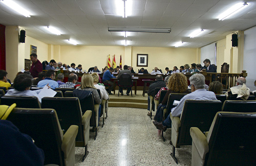Una imatge del Ple municipal de Sant Adrià celebrat dilluns 25 d’abril. Foto: Línia Nord