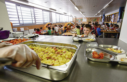 Les famílies poden demanar ajuts per al menjador escolar. Foto: Arxiu