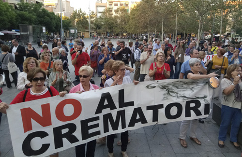 Stop Crematori va convocar dilluns la quinzena cassolada en un any i mig. Foto: Línia Nord