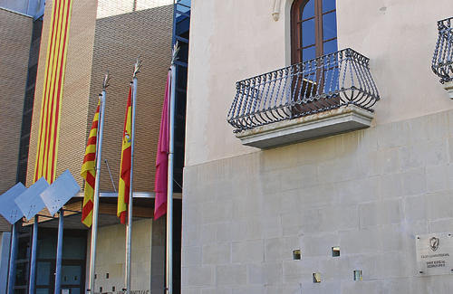 La bandera espanyola oneja al consistori des del dia 17. Foto: Ajuntament