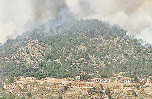 L’incendi del 1994 va cremar moltes hectàrees de la muntanya de Montserrat. Foto: Arxiu Municipal d’Esparreguera / Jaume Morera