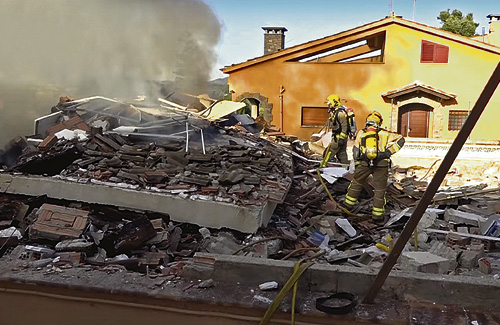 La casa es va esfondrar completament a causa de l’explosió. Foto: Bombers